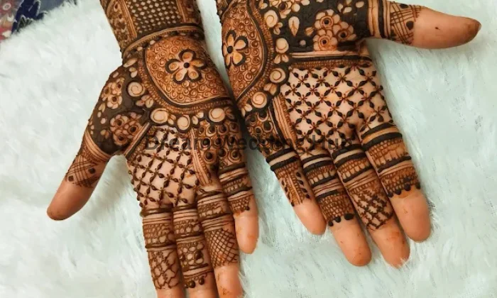 Poojas mehendi art